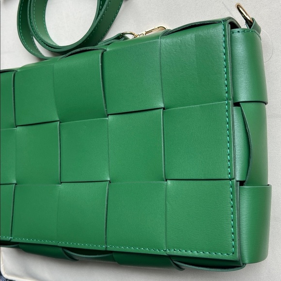 Isadora Made in Italy Kelly Green Woven Leather Crossbody Bag - Picture 9 of 17